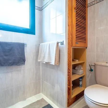 Pueblo El Jardin! Family Friendly Contemporary With Ecellent Location